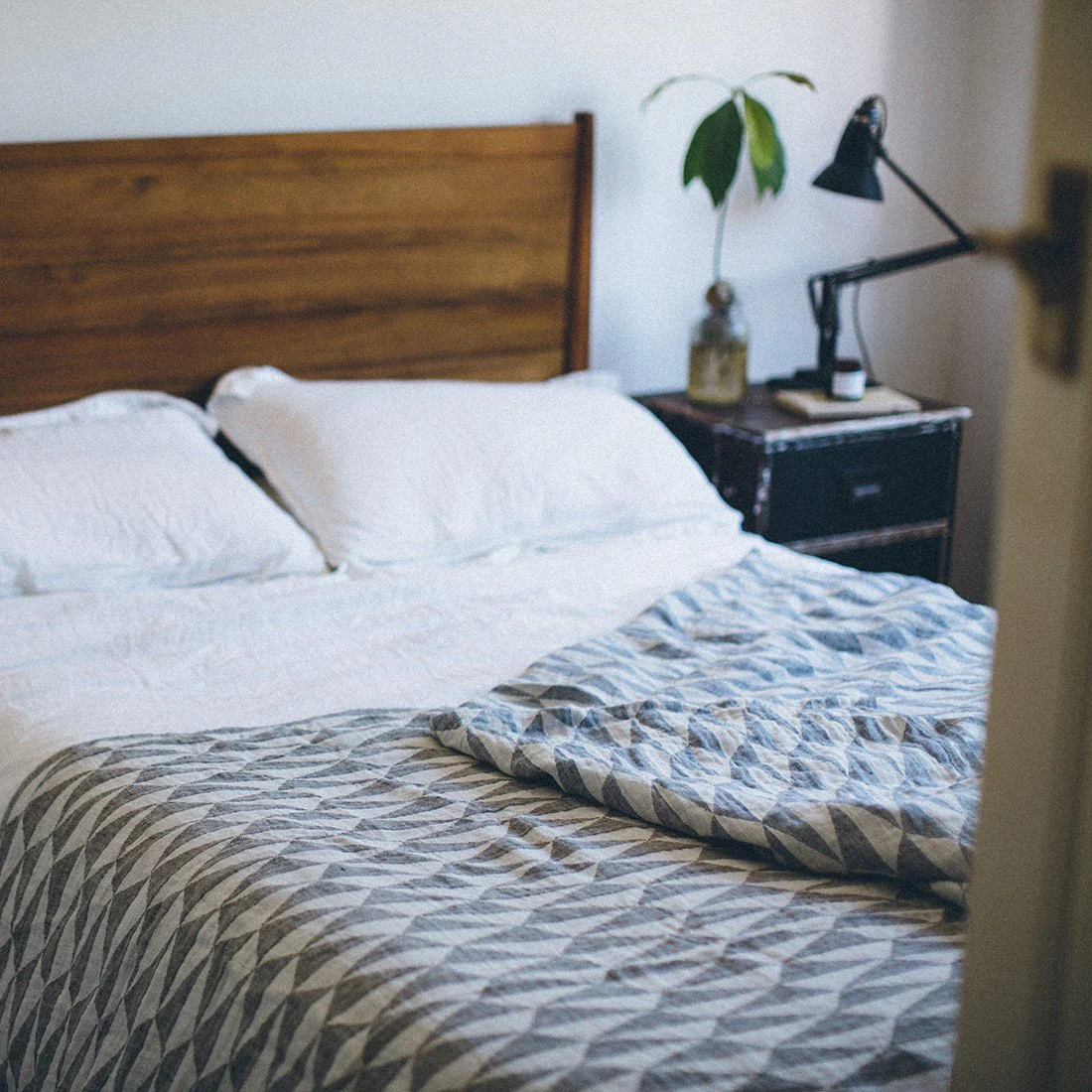 Black Triangles Linen Blanket